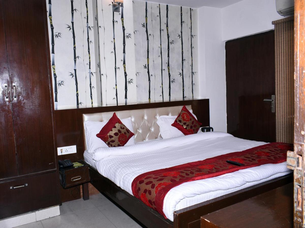 Hotel Flora Inn Gurgaon Exterior photo