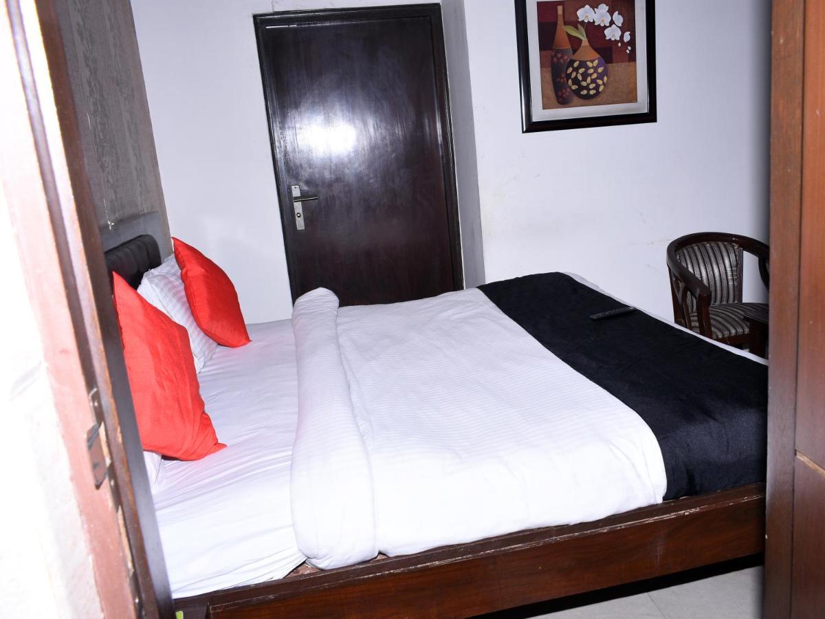 Hotel Flora Inn Gurgaon Exterior photo
